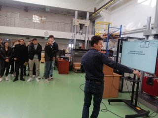 "Z technikum na politechniki"