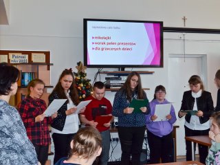 Spotkanie z poezją w szkolnej bibliotece