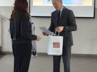 „Sleeveface – Portret z książką"