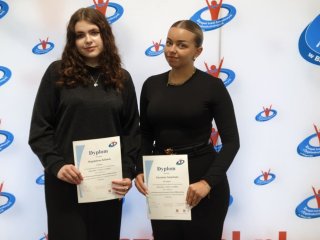 „Sleeveface – Portret z książką"