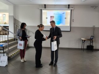 „Sleeveface – Portret z książką"