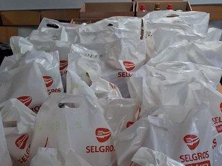 Św. Mikołaj z prezentami  w Domu Dziecka w Zwierzyńcu 