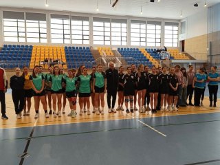Reprezentacja dziewcząt ZSBiO w półfinale Wojewódzkiej Licealiady w  piłce ręcznej