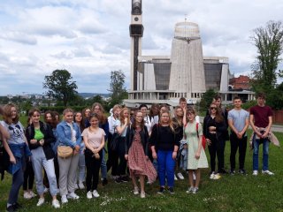 Pielgrzymka wolontariuszy Szkolnego Koła Caritas z „Budowlanki”